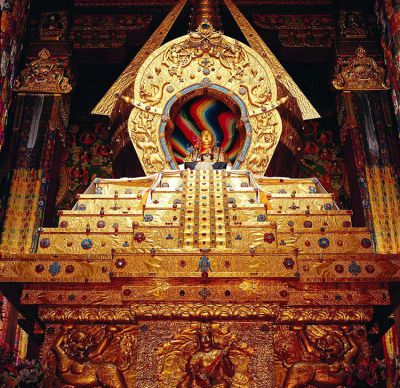 西藏人文风光-寺院的金佛像